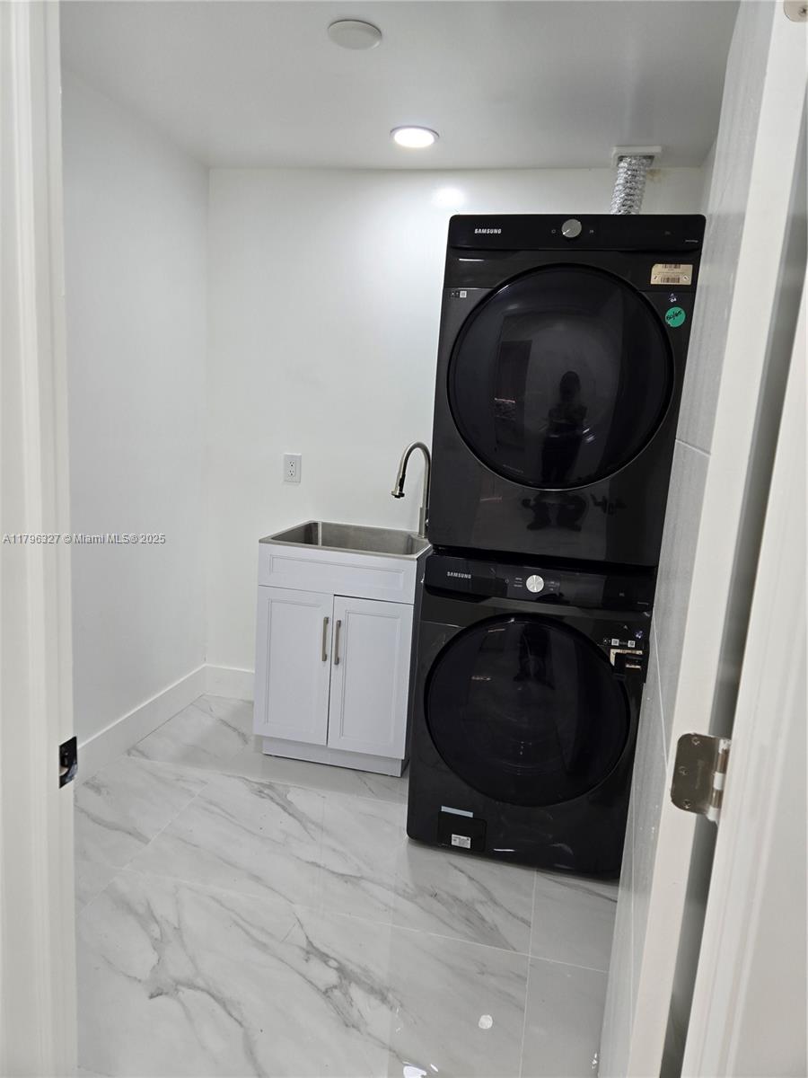 POINCIANNA MANOR SEC 4 - Residential Lease