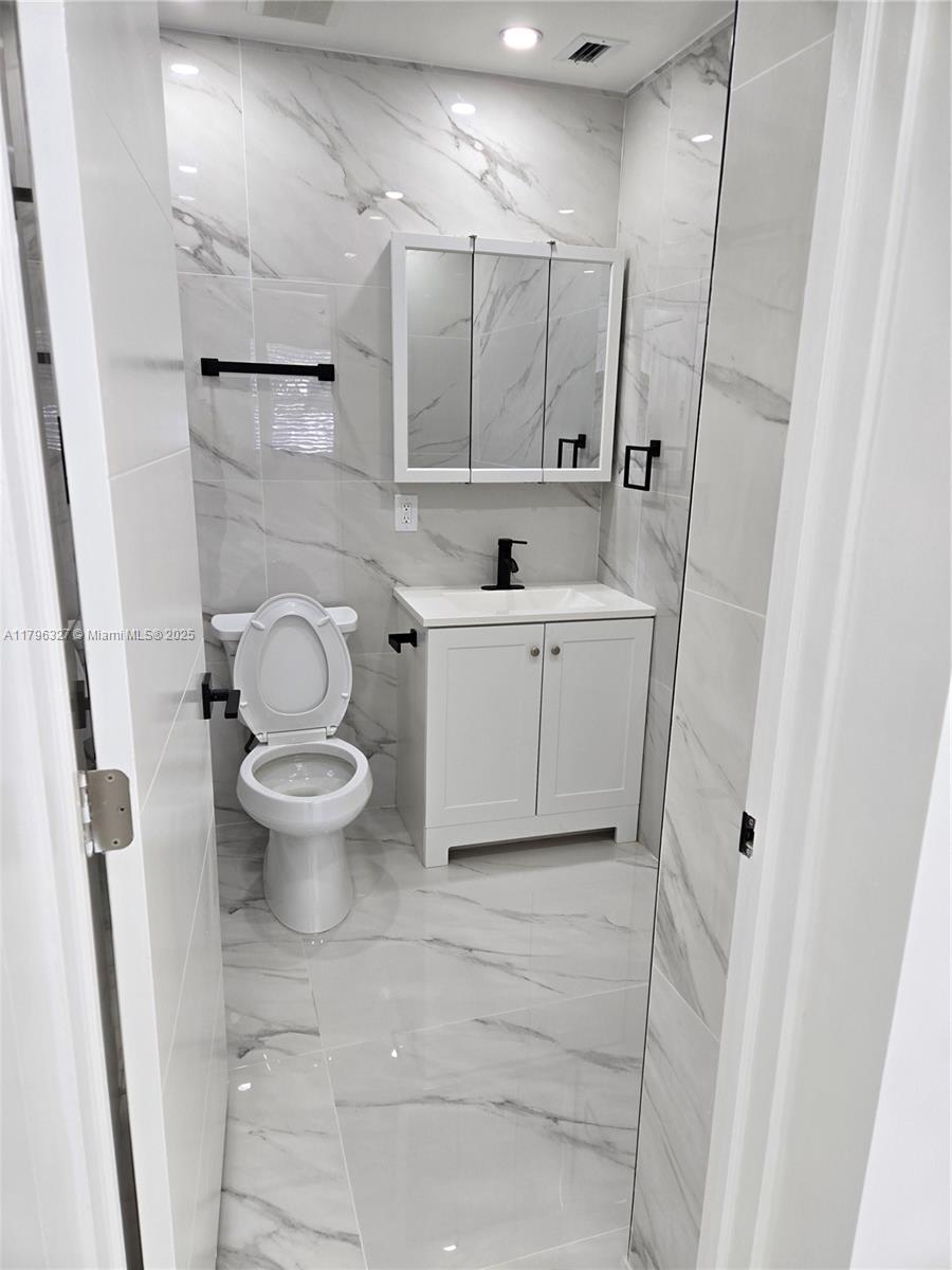 POINCIANNA MANOR SEC 4 - Residential Lease