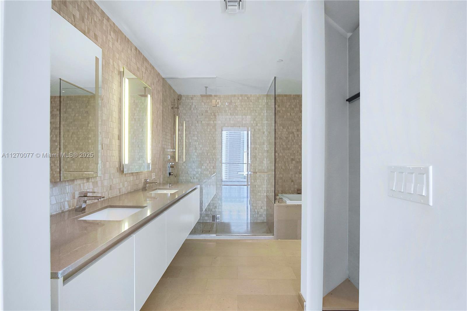 RISE CONDO - Residential