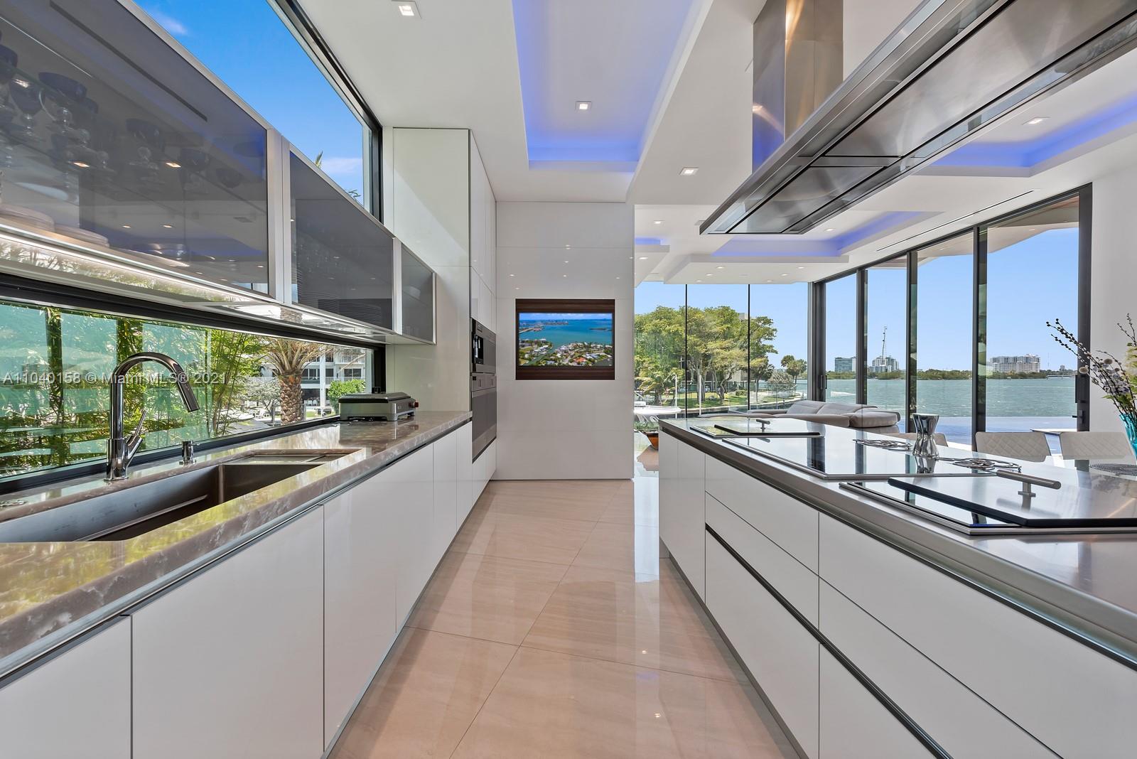 BELLE MEADE ISLAND - Residential