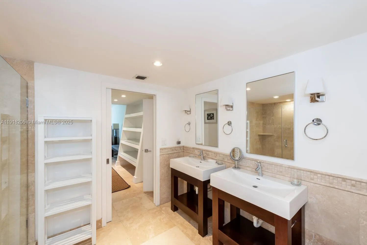 Key Biscayne, Florida 33149, United States, 2 Bedrooms Bedrooms, ,2 BathroomsBathrooms,Residential,Active,247690