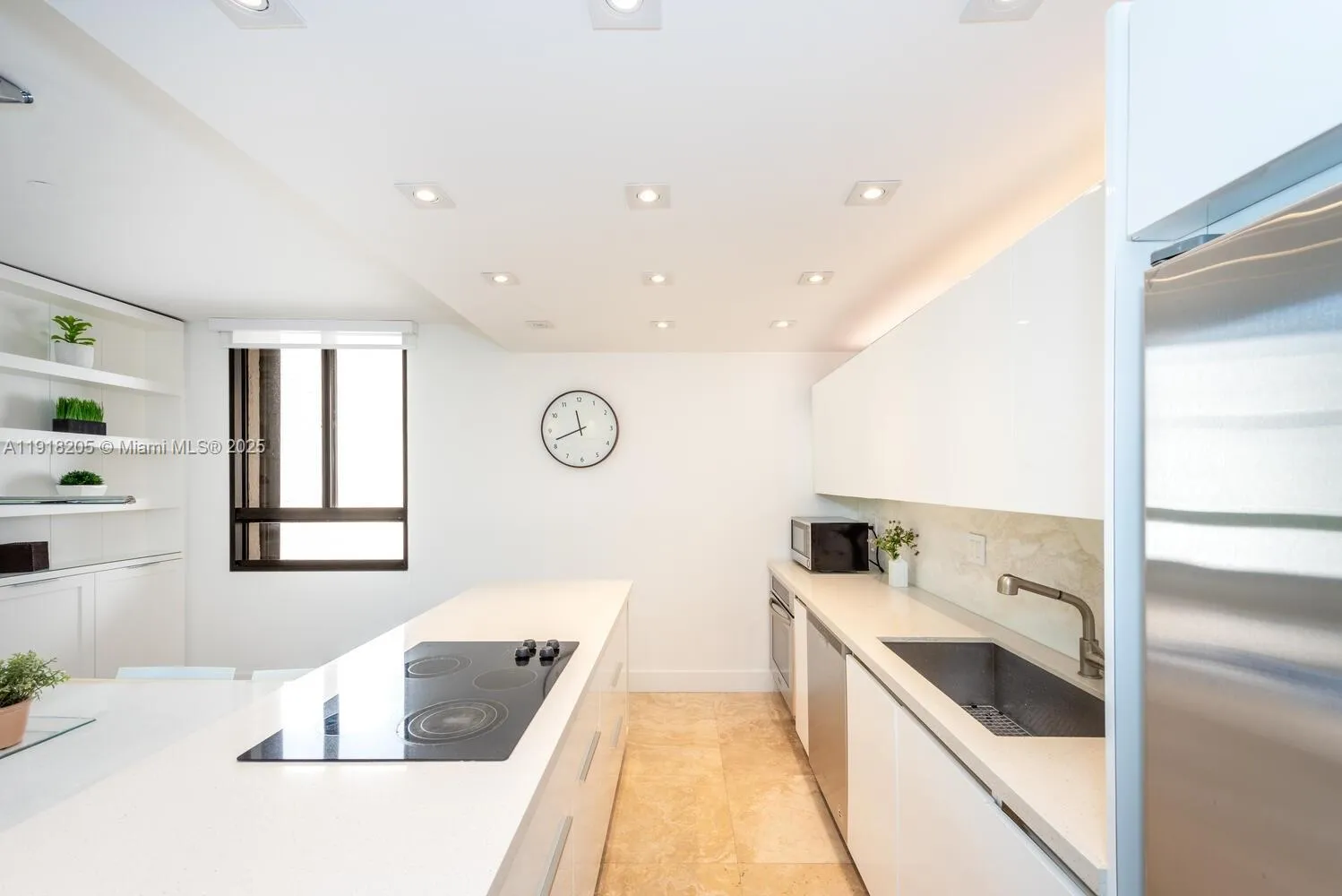 Key Biscayne, Florida 33149, United States, 2 Bedrooms Bedrooms, ,2 BathroomsBathrooms,Residential,Active,247690