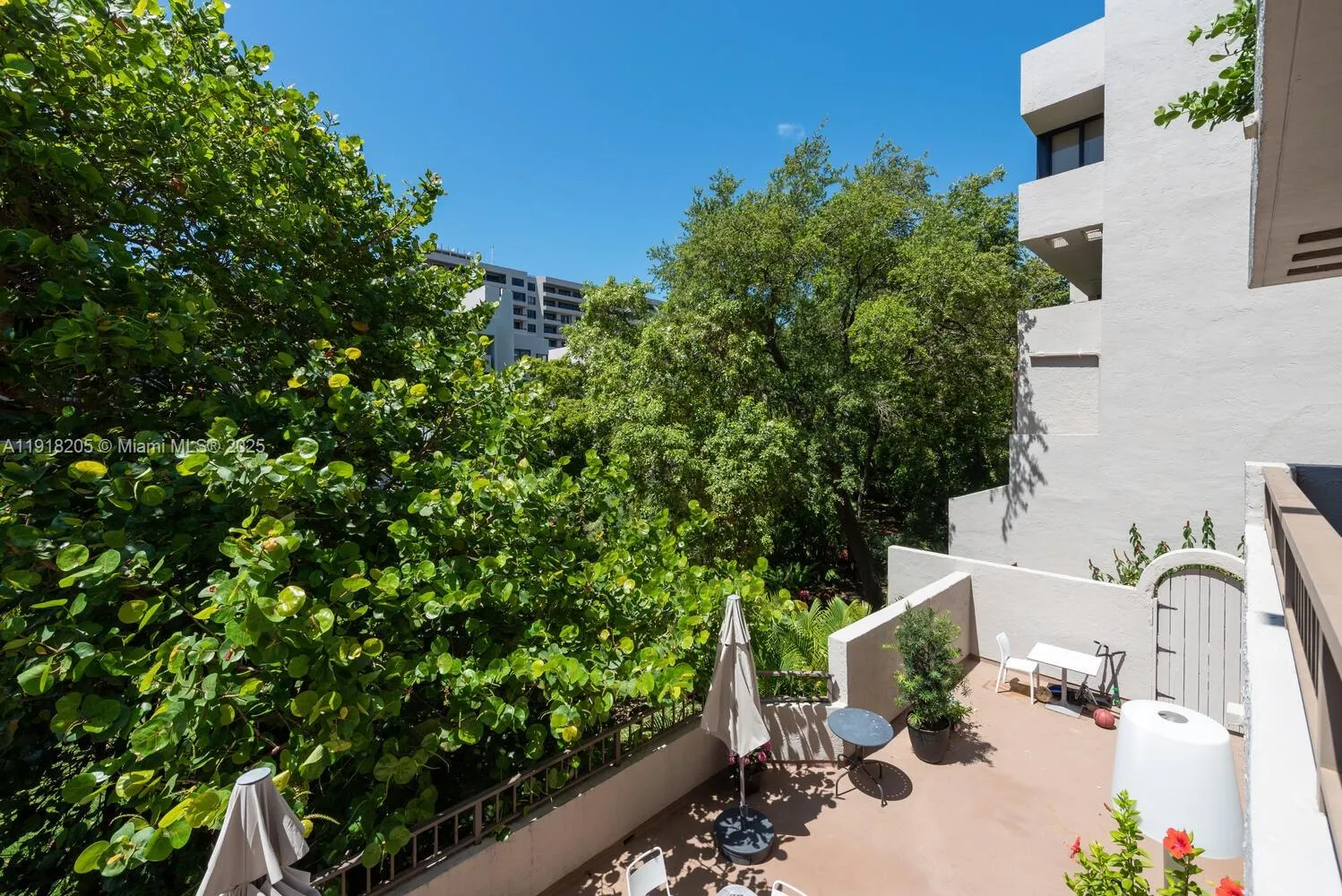 Key Biscayne, Florida 33149, United States, 2 Bedrooms Bedrooms, ,2 BathroomsBathrooms,Residential,Active,247690