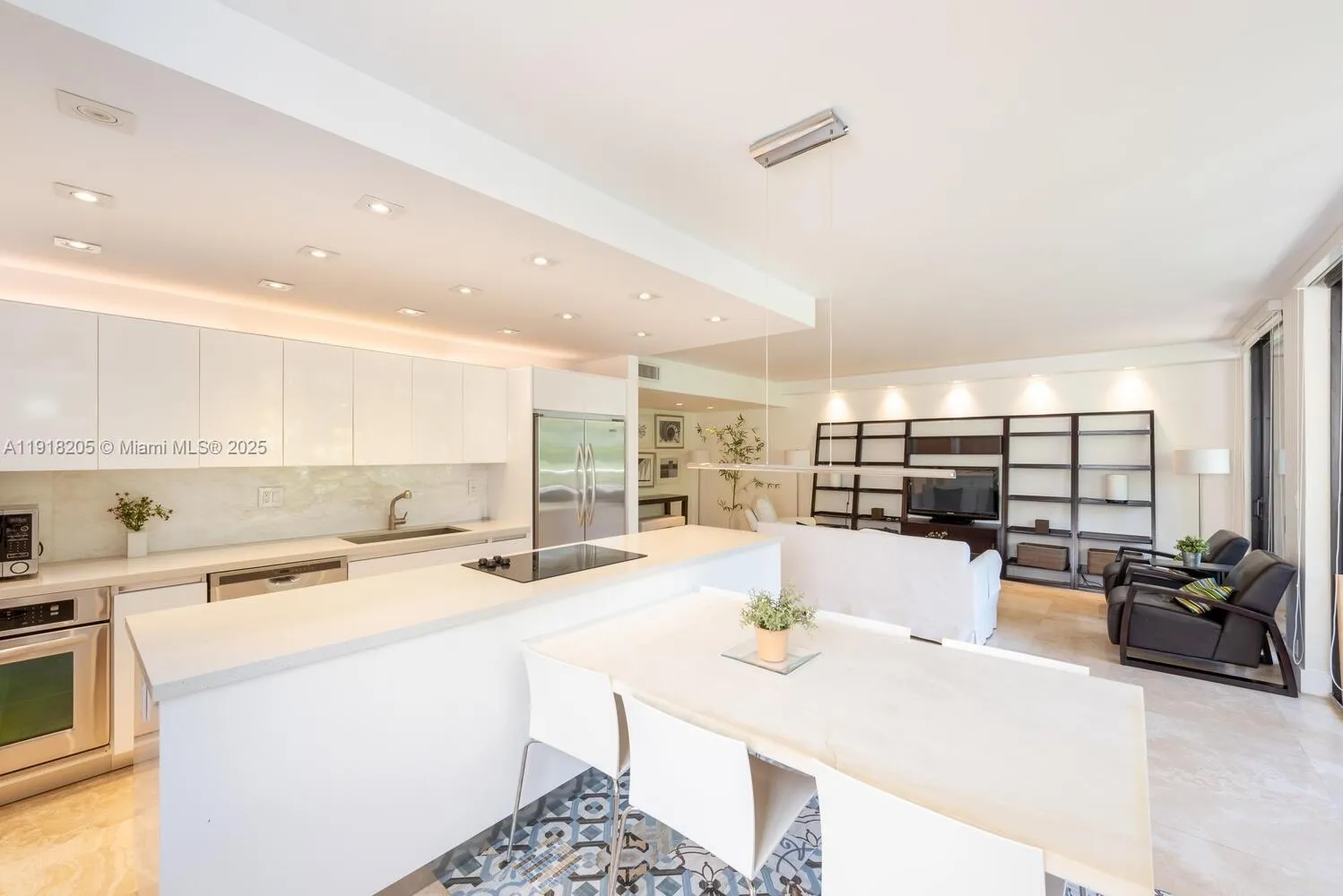 Key Biscayne, Florida 33149, United States, 2 Bedrooms Bedrooms, ,2 BathroomsBathrooms,Residential,Active,247690