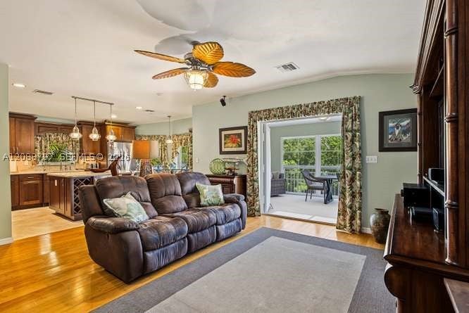 1217 Mockingbird Rd