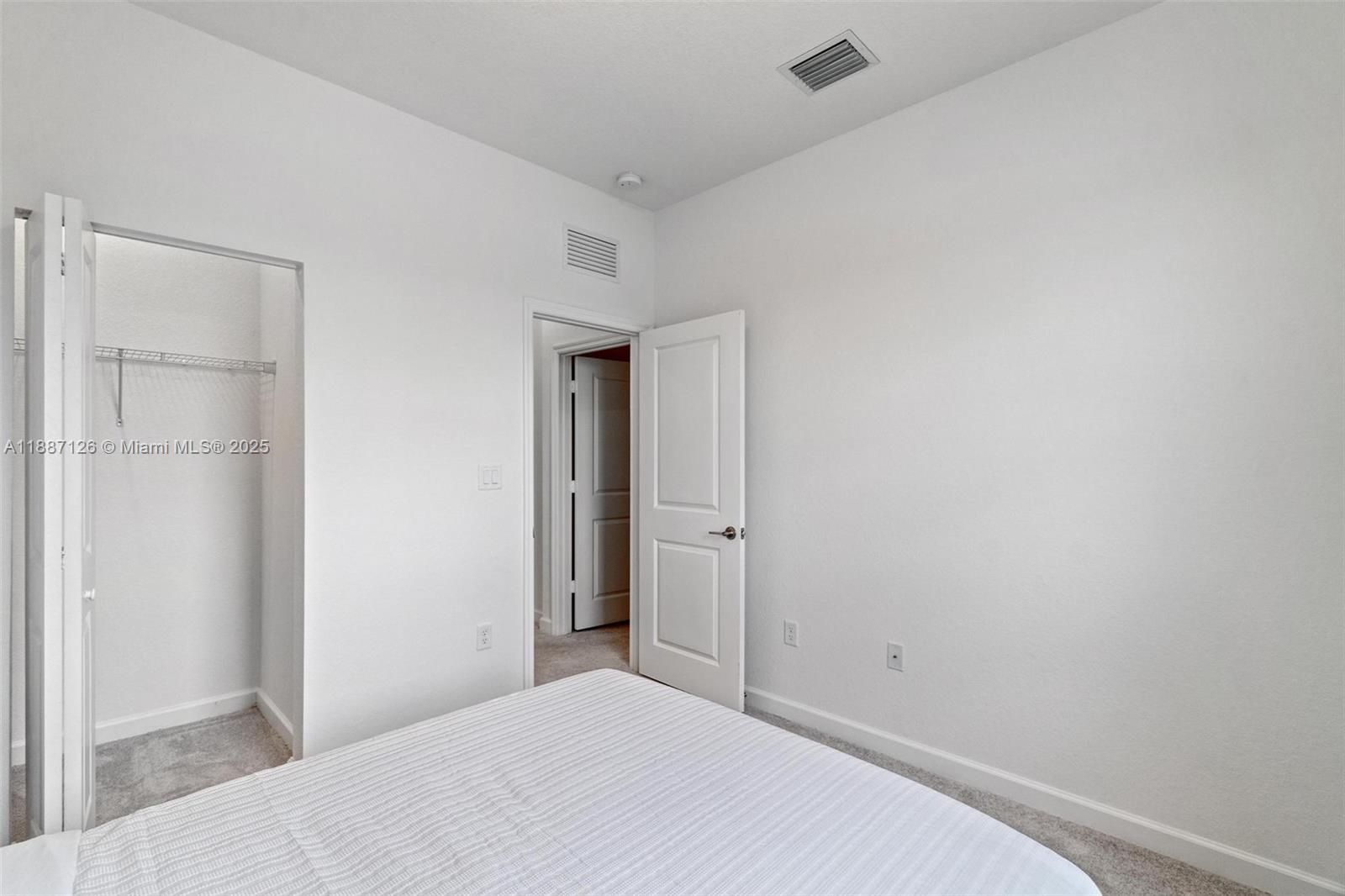 VISTA LAGO - Residential