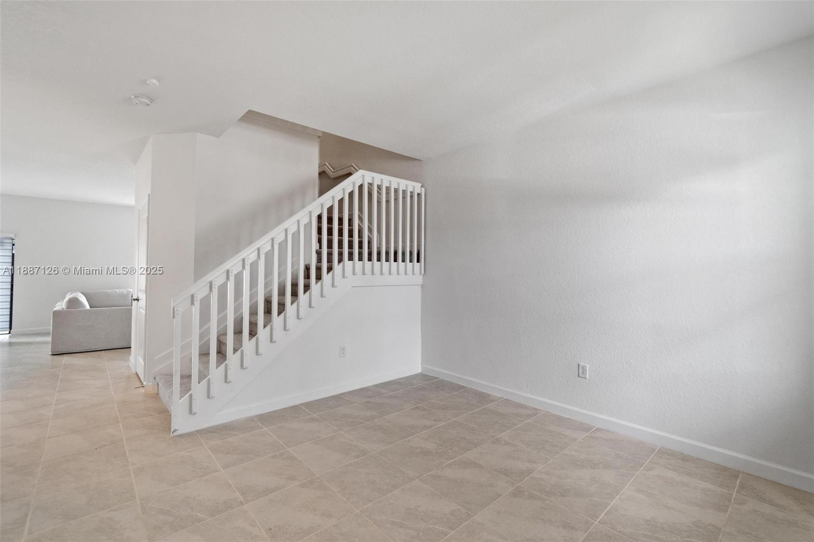 VISTA LAGO - Residential