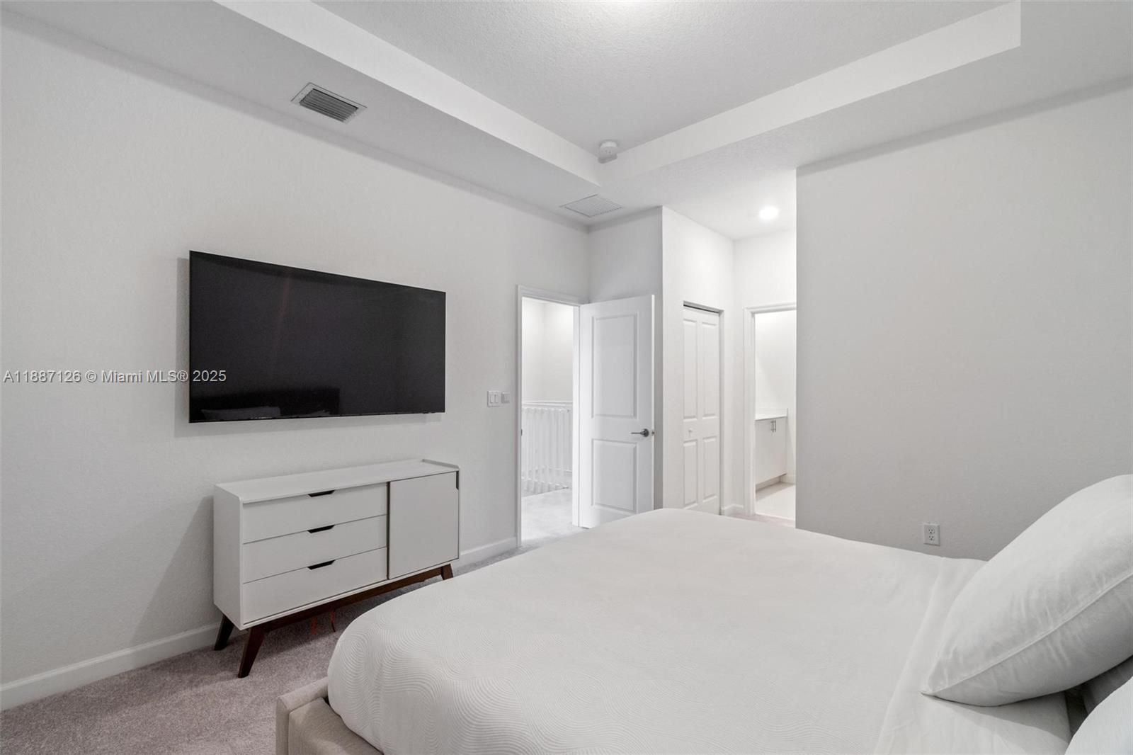 VISTA LAGO - Residential