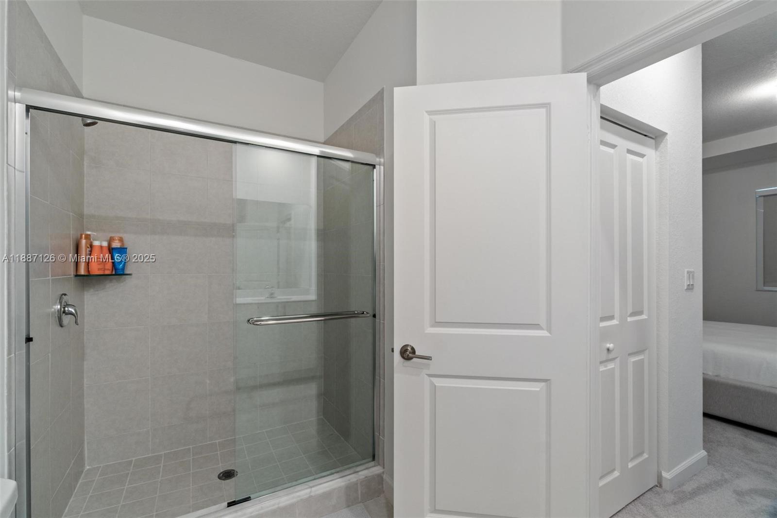 VISTA LAGO - Residential