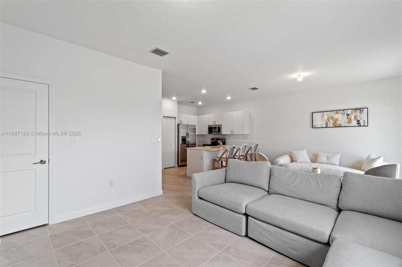 VISTA LAGO - Residential