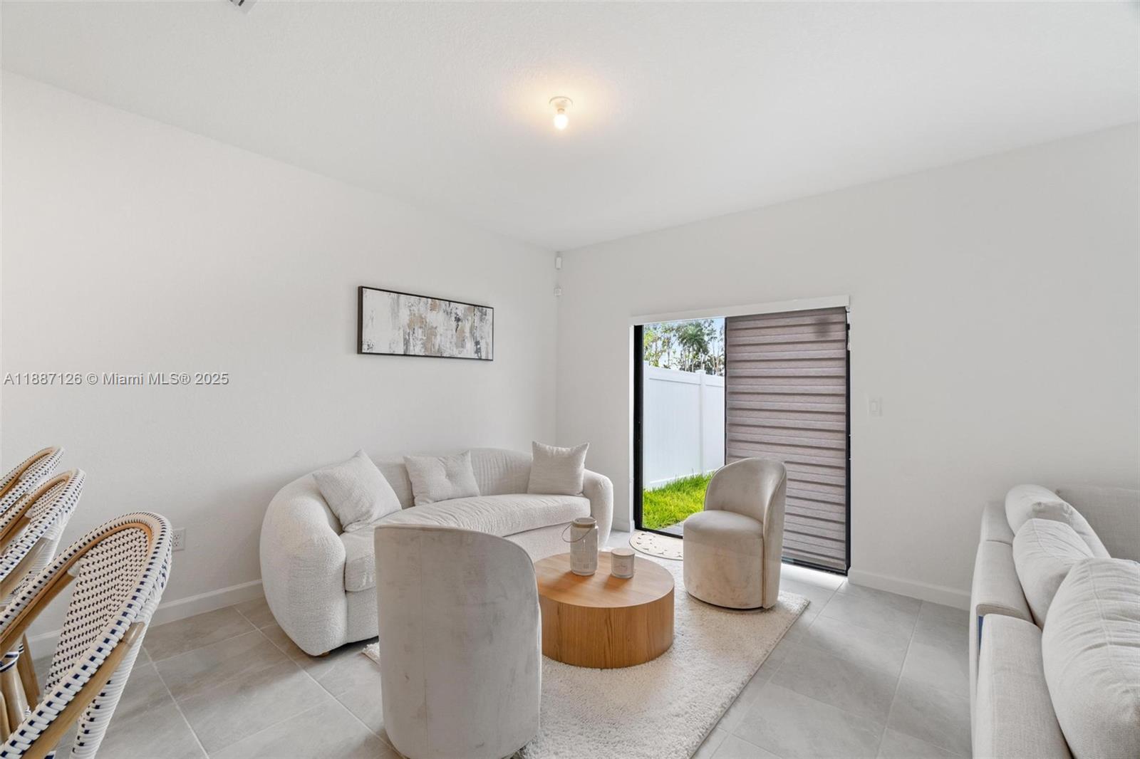 VISTA LAGO - Residential