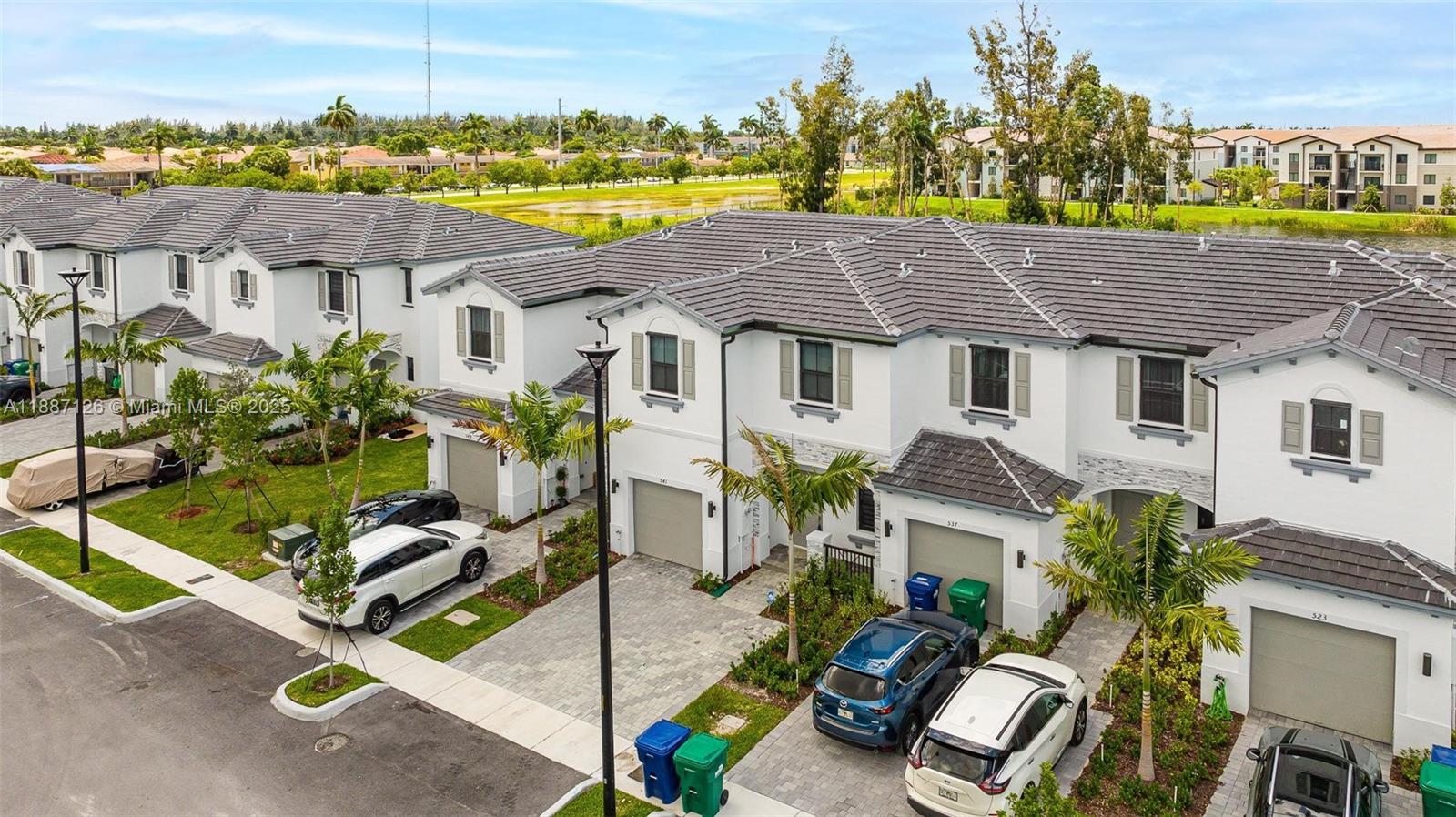 VISTA LAGO - Residential