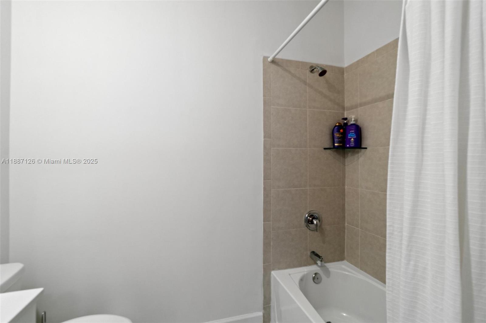 VISTA LAGO - Residential