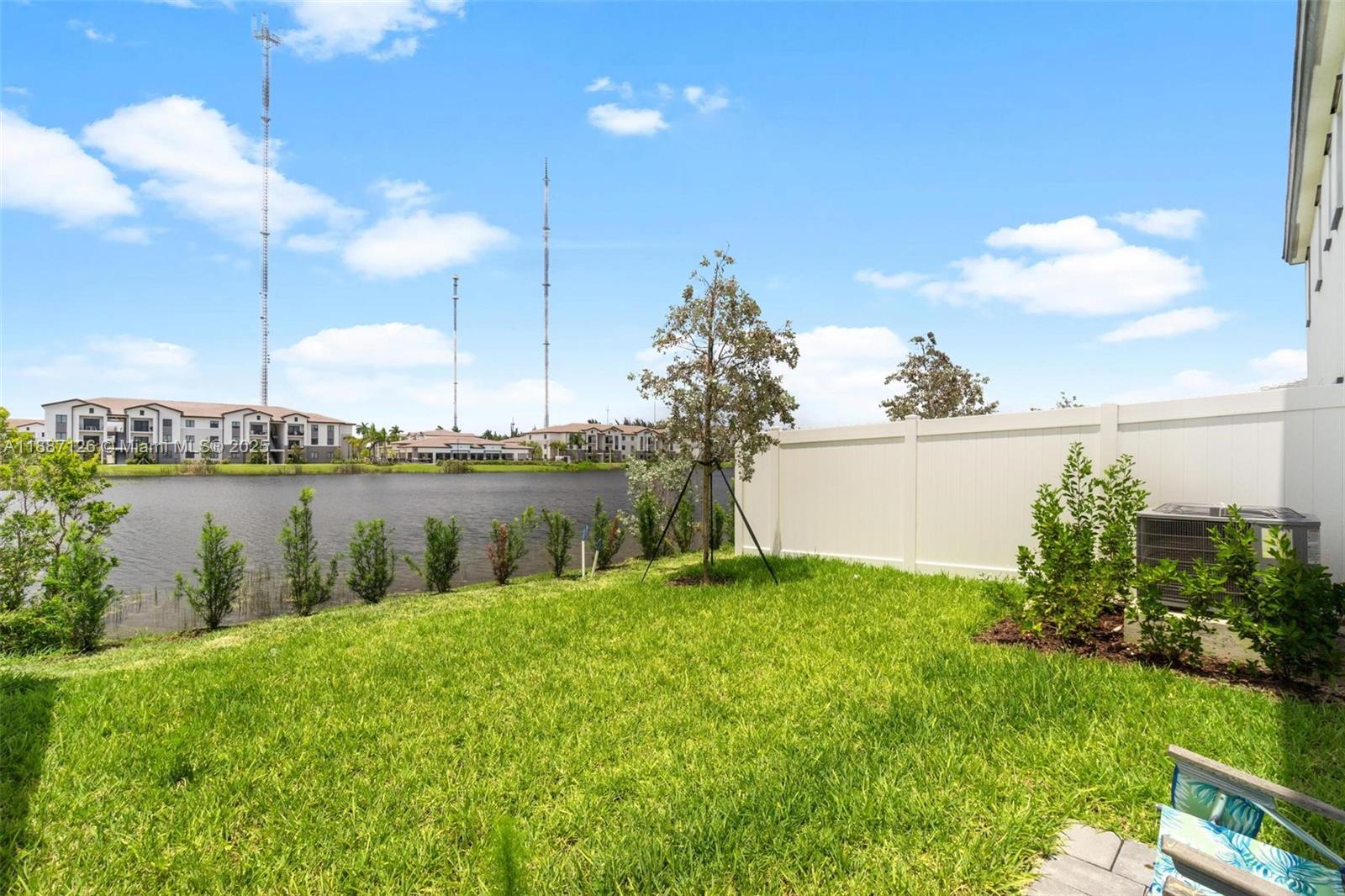 VISTA LAGO - Residential