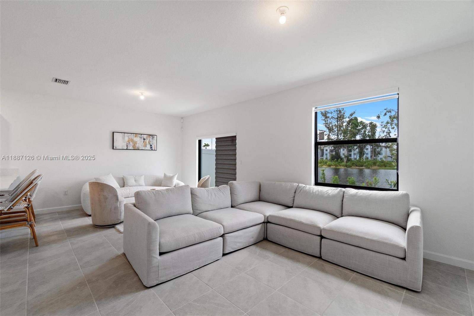 VISTA LAGO - Residential