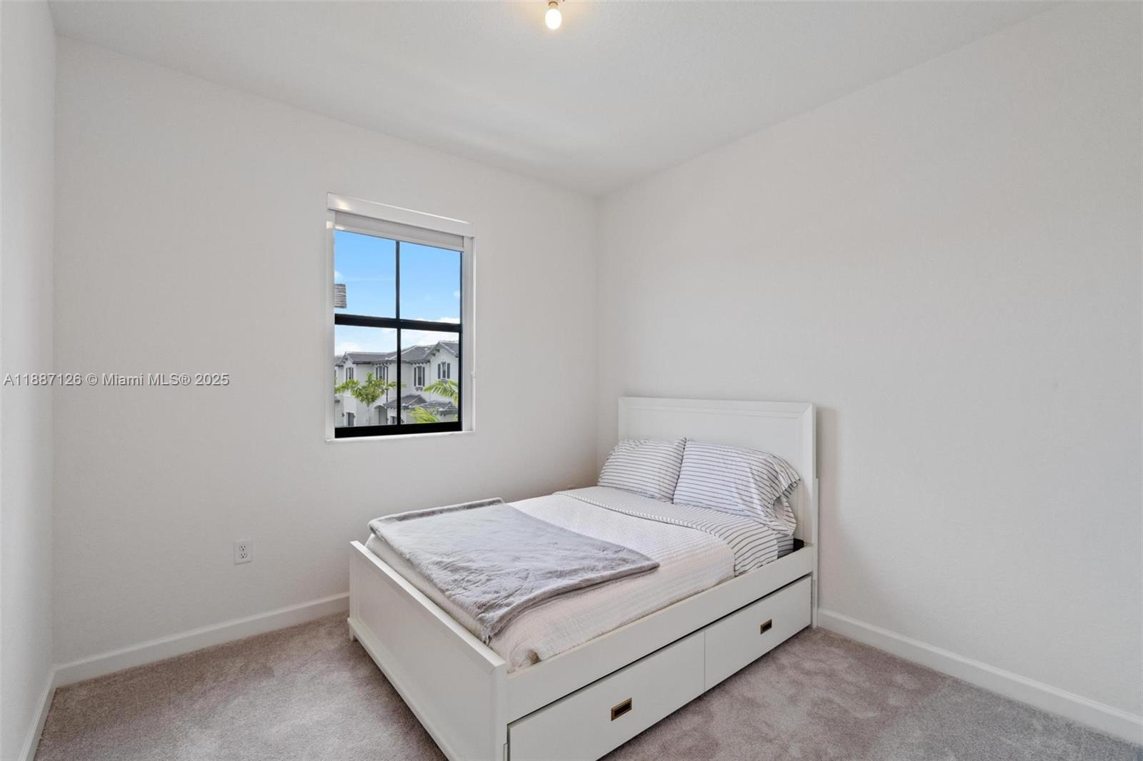 VISTA LAGO - Residential