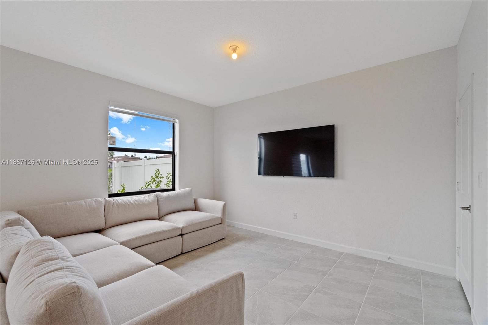 VISTA LAGO - Residential