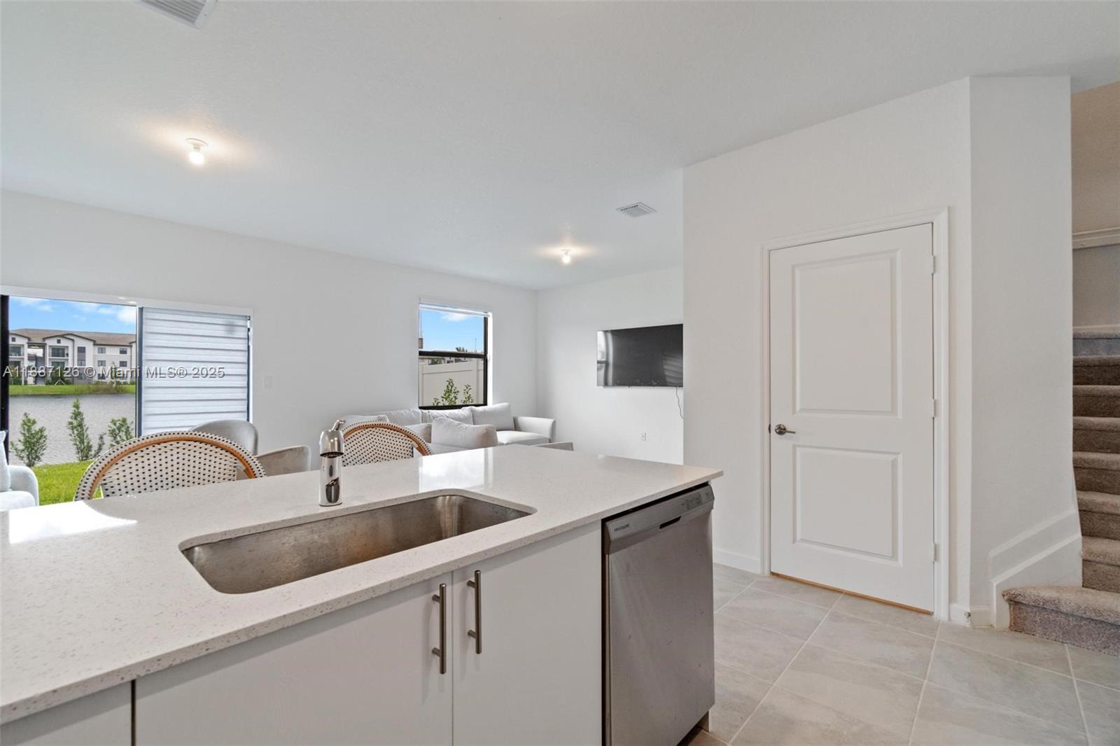 VISTA LAGO - Residential