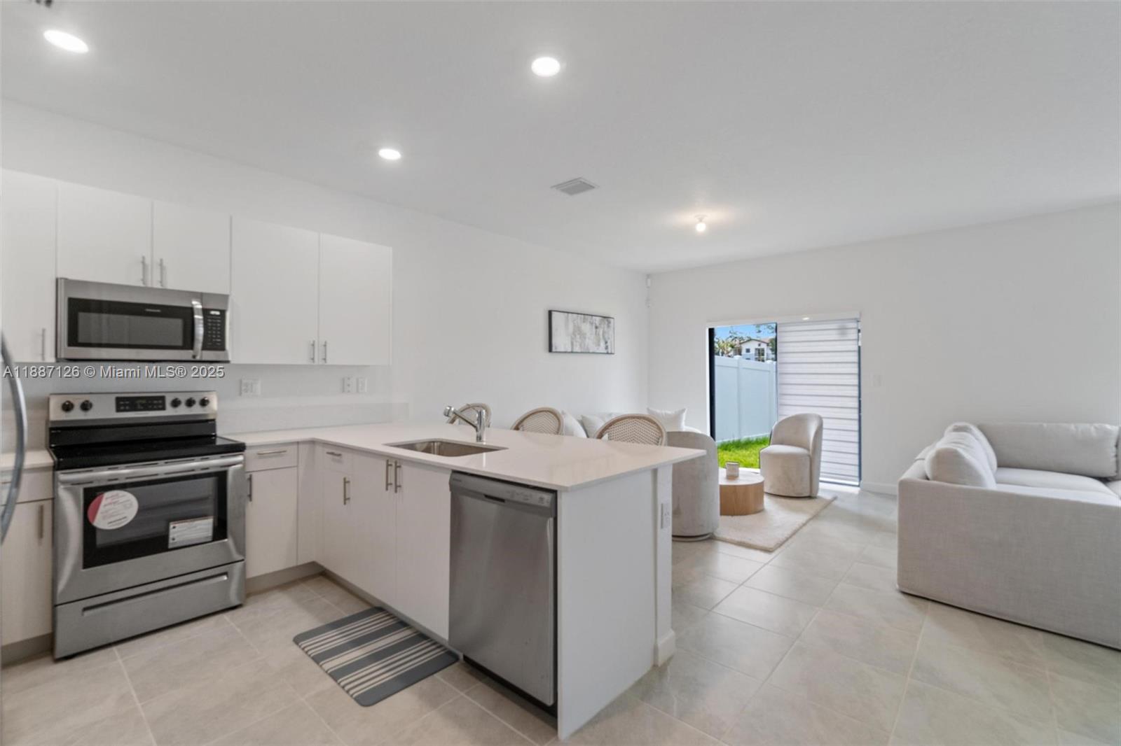 VISTA LAGO - Residential