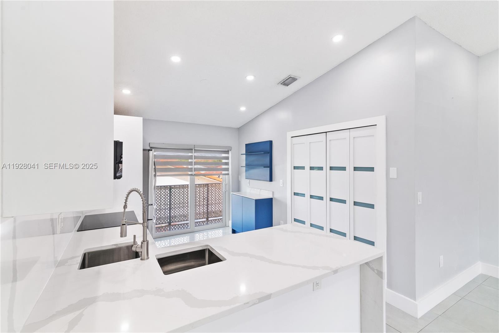 EL PRADO XIV CONDO - Residential Lease