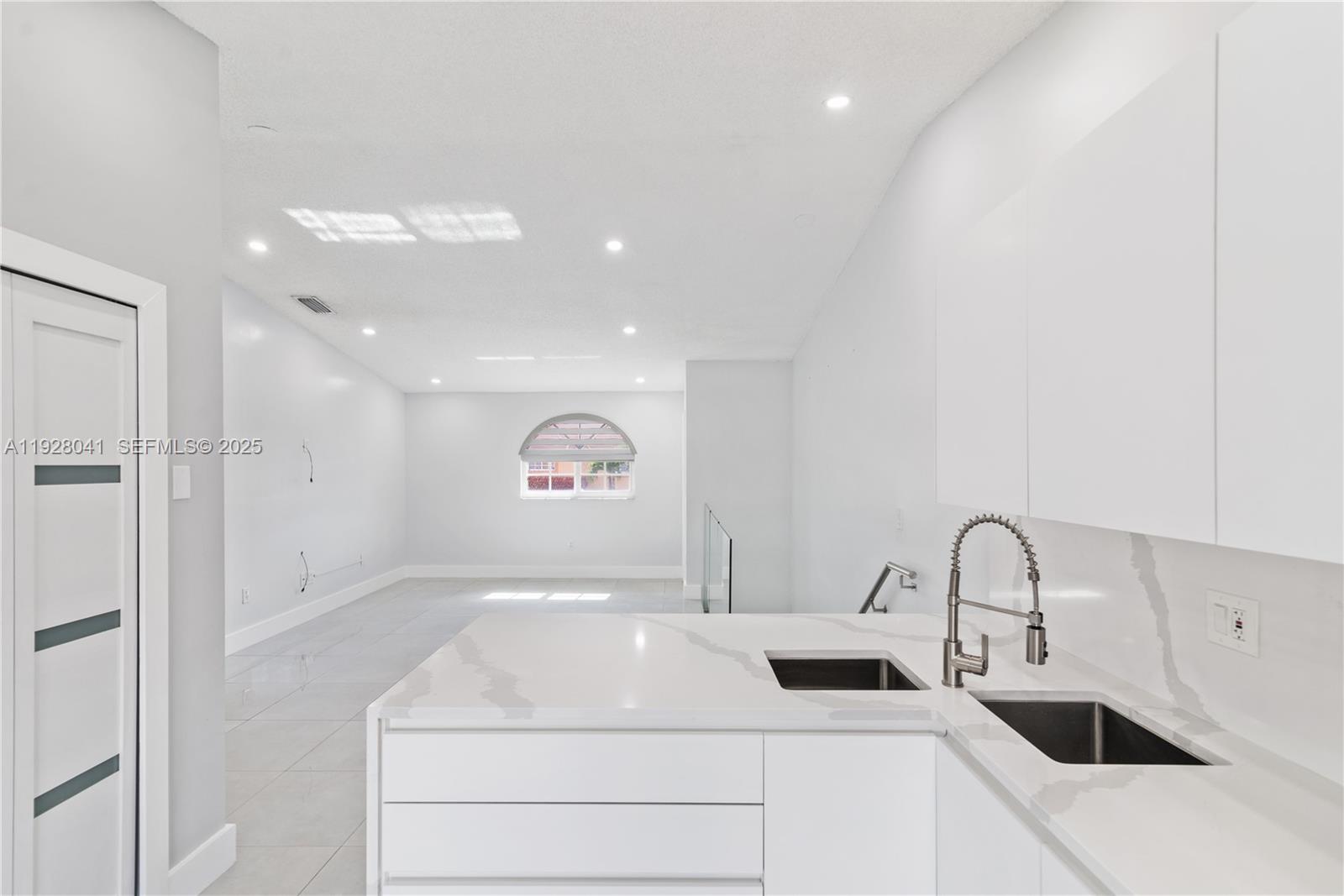 EL PRADO XIV CONDO - Residential Lease