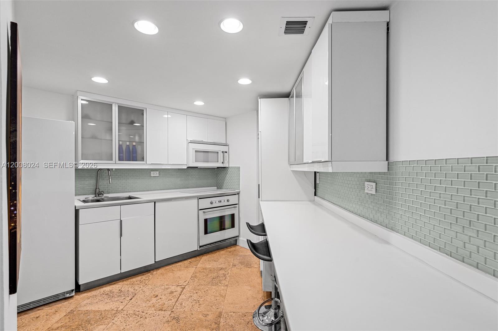 FOUR AMBASSADORS CONDO PH - Residential