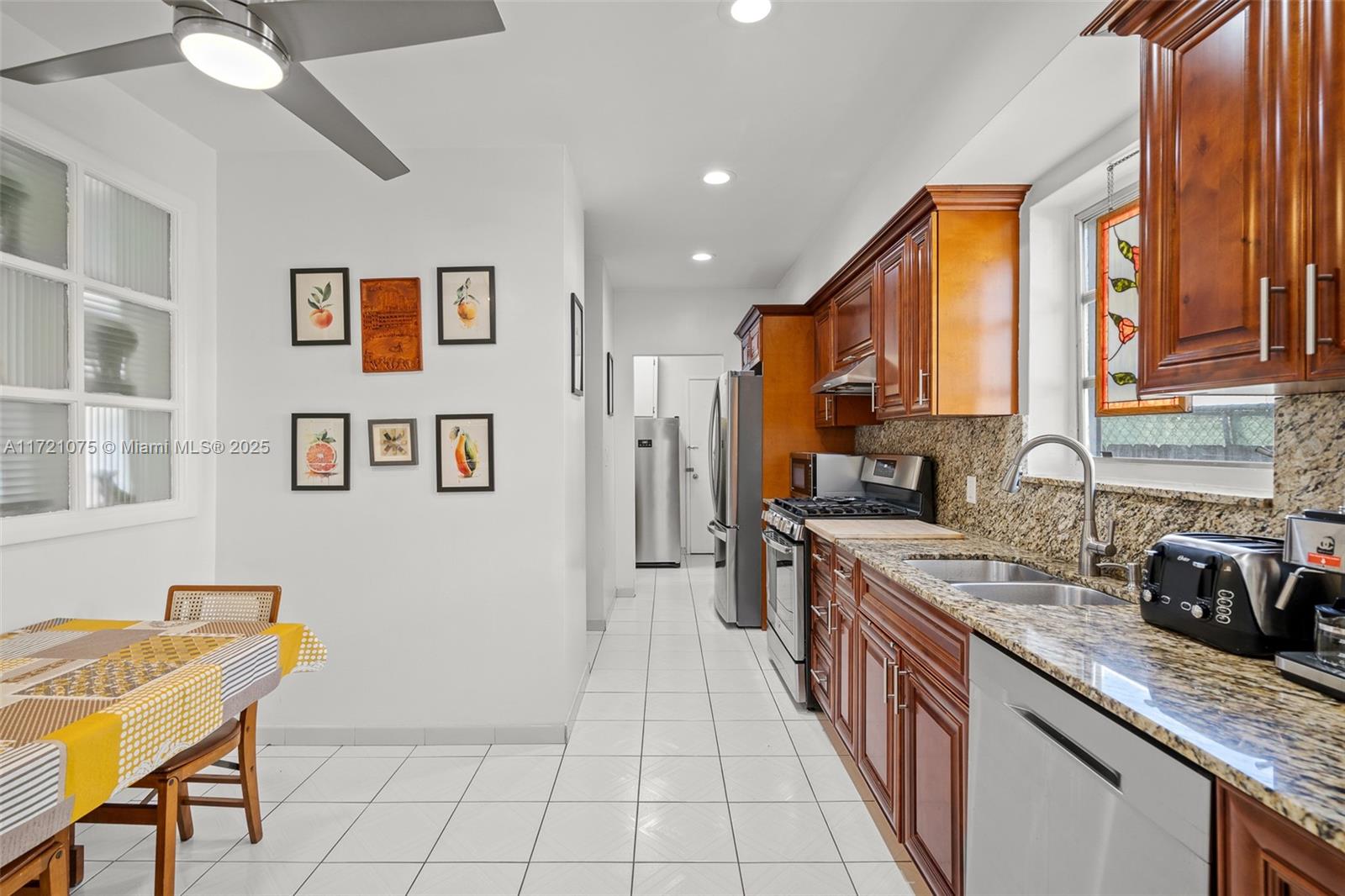 ALTOS DEL MAR NO 4 - Residential