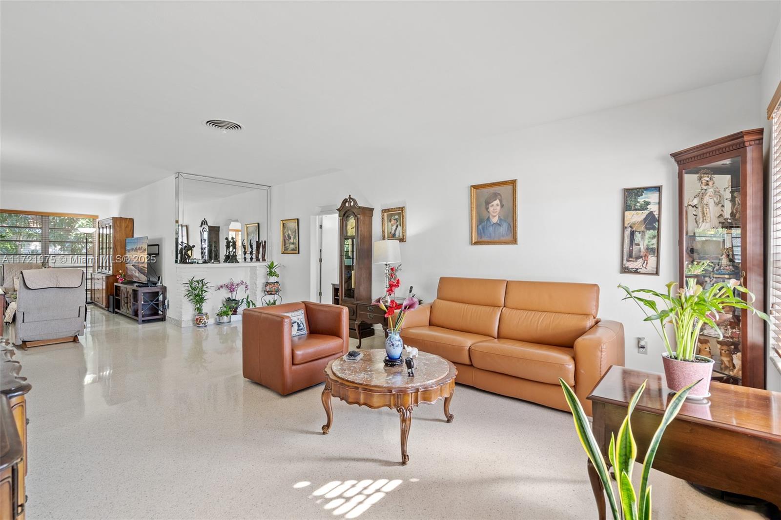 ALTOS DEL MAR NO 4 - Residential