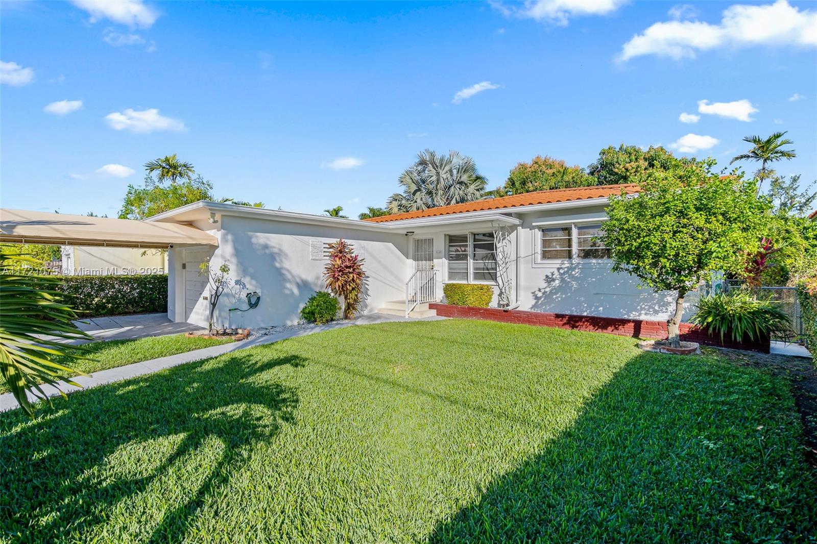 ALTOS DEL MAR NO 4 - Residential