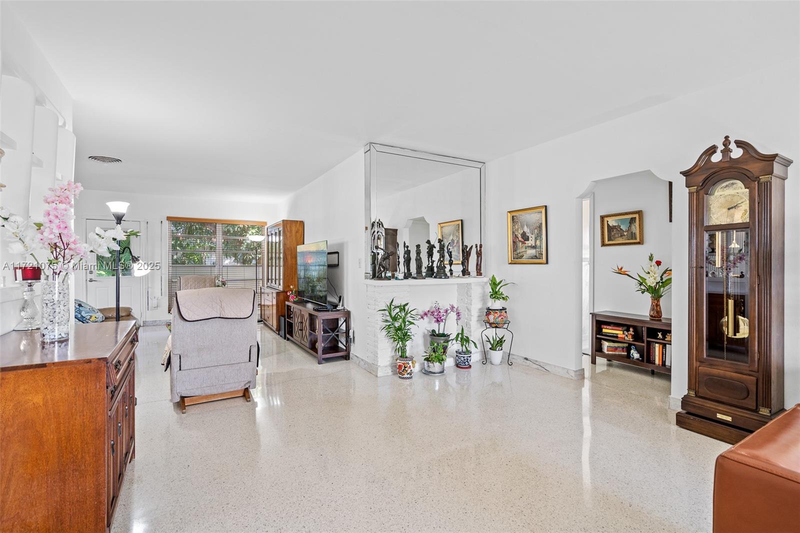 ALTOS DEL MAR NO 4 - Residential