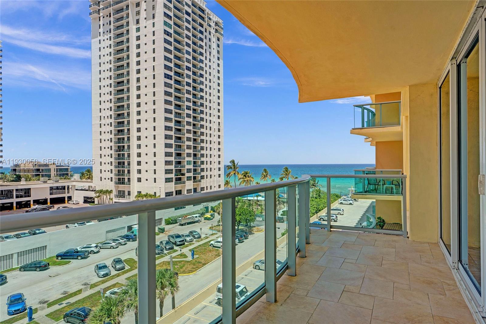 WAVE CONDO - Residential