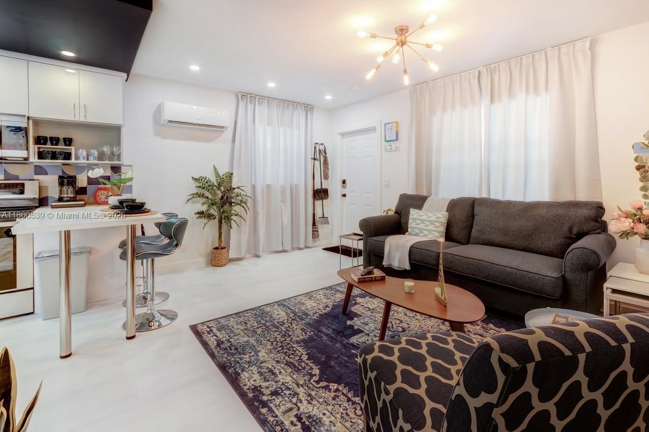 This fully renovated 1-bedroom, 1-bathroom apartment features a spacious living room filled with natural light and an open layout that connects to a modern, upgraded kitchen. Laundry in the unit. 1 assigned parking space and guest parking. Utilities (Wi-Fi, water, and electricity) are billed at an additional $150/month, payable together with the monthly rent.