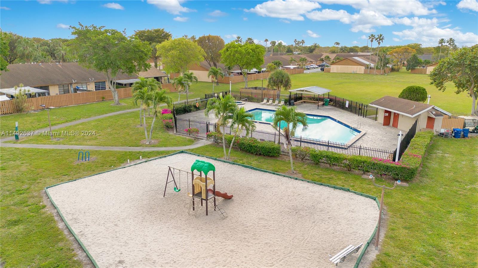 COUNTRY LAKE MANORS TOWNH - Residential Lease