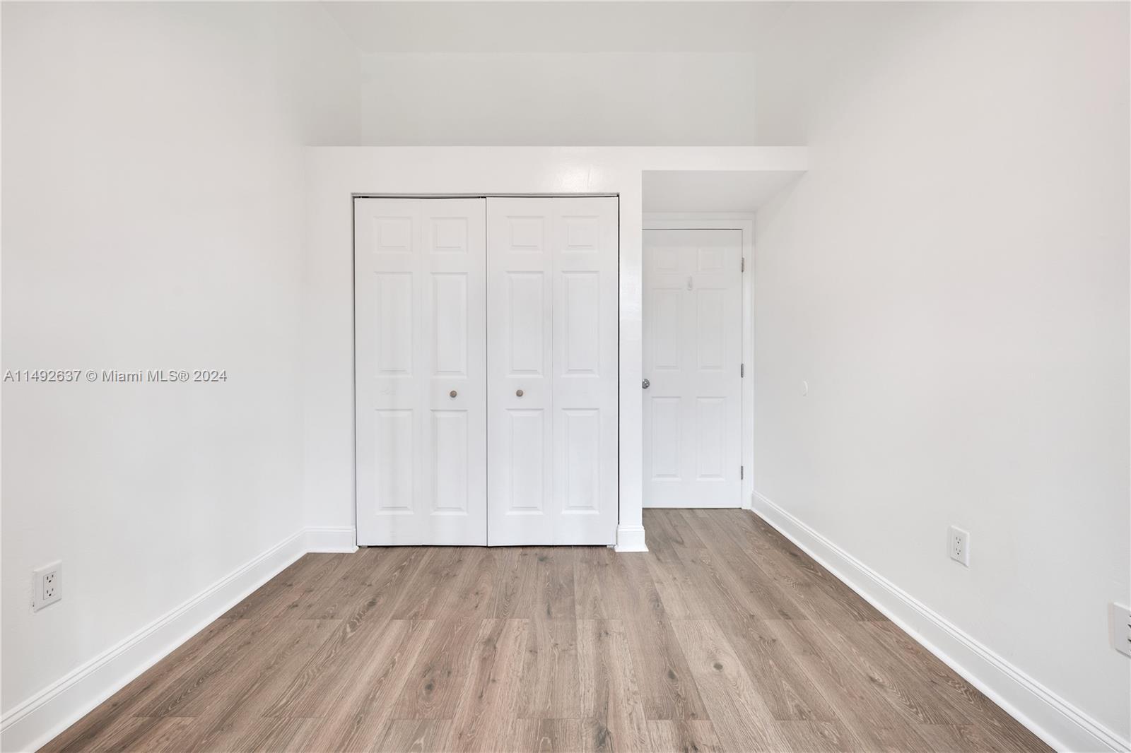 COUNTRY LAKE MANORS TOWNH - Residential Lease
