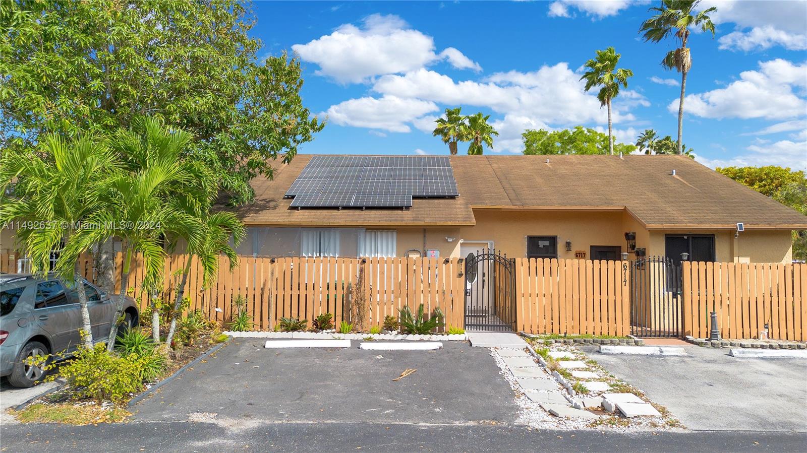 COUNTRY LAKE MANORS TOWNH - Residential Lease