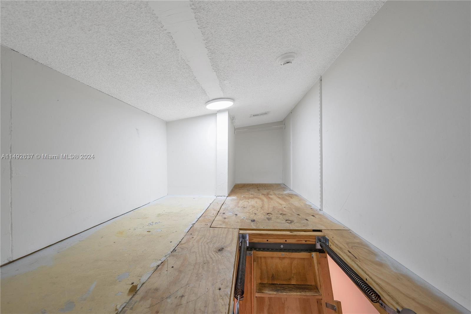 COUNTRY LAKE MANORS TOWNH - Residential Lease