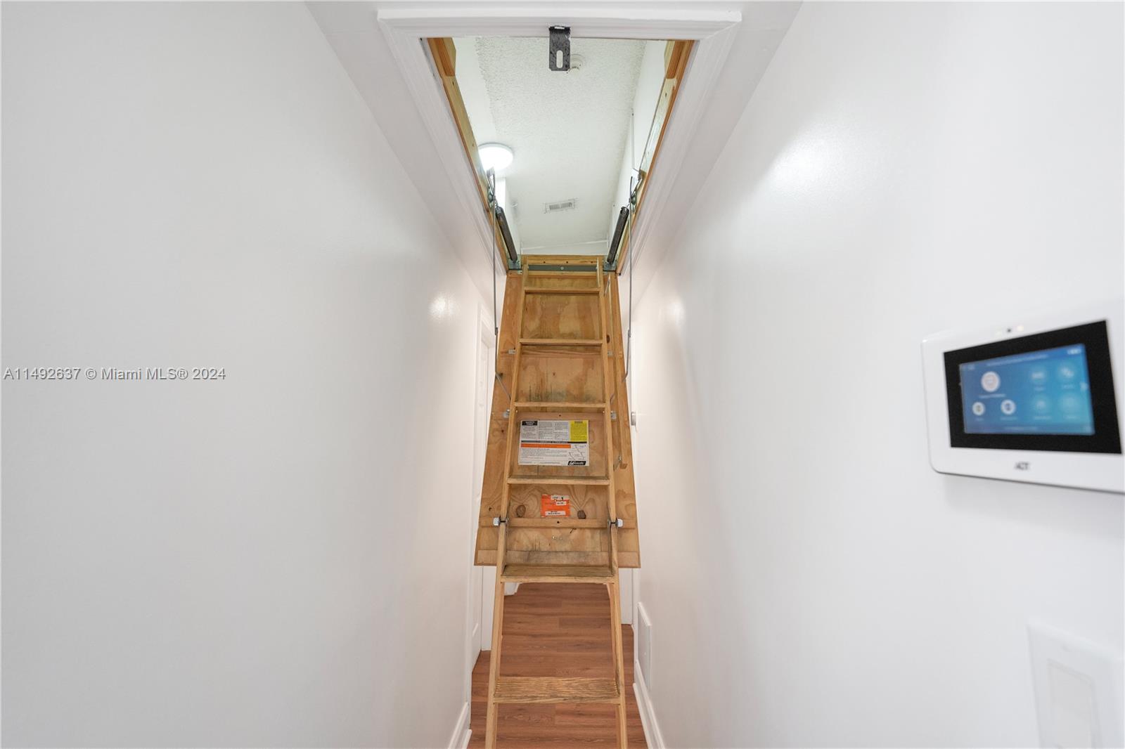 COUNTRY LAKE MANORS TOWNH - Residential Lease