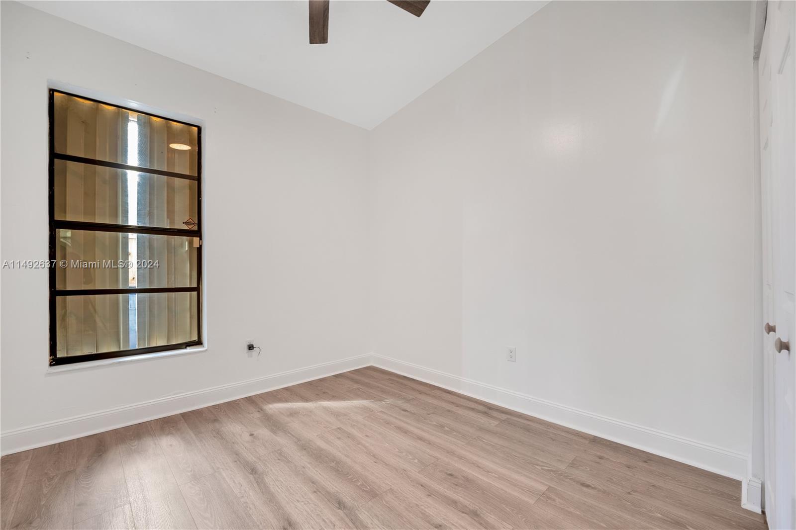 COUNTRY LAKE MANORS TOWNH - Residential Lease