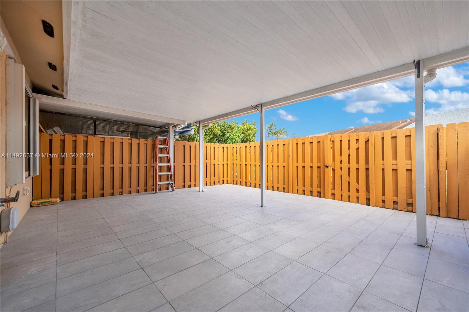 COUNTRY LAKE MANORS TOWNH - Residential Lease