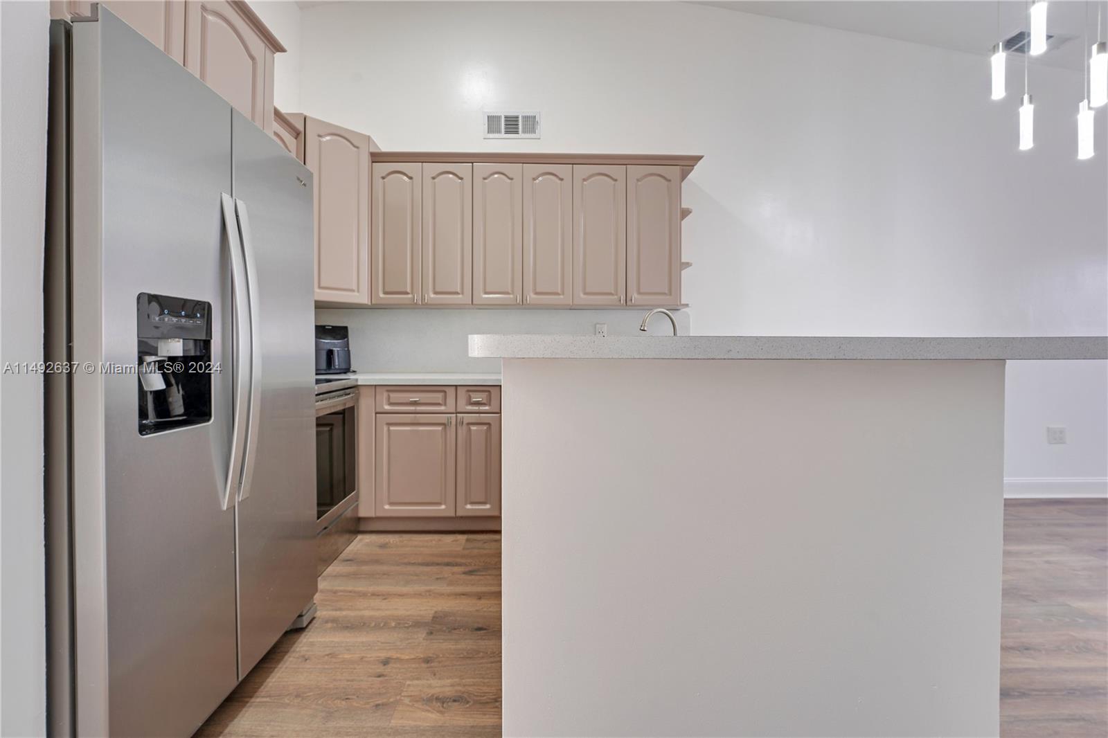 COUNTRY LAKE MANORS TOWNH - Residential Lease