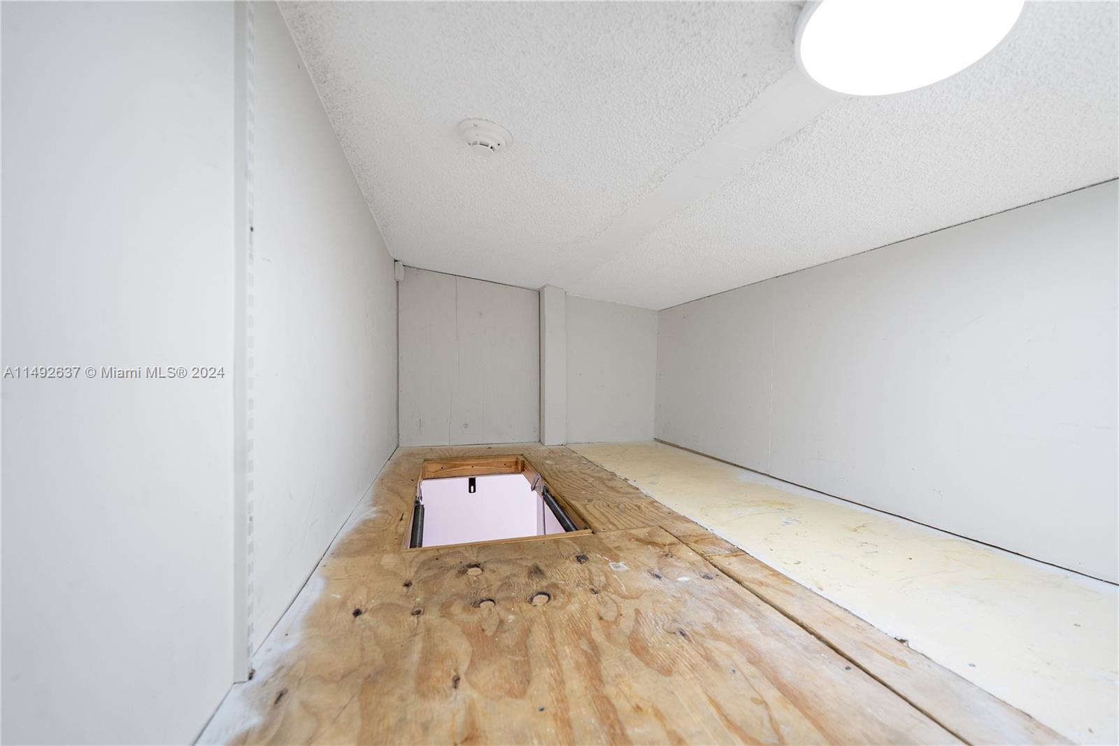 COUNTRY LAKE MANORS TOWNH - Residential Lease