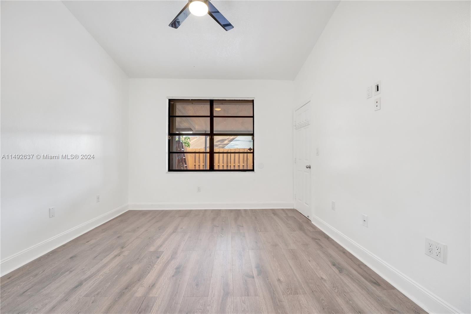 COUNTRY LAKE MANORS TOWNH - Residential Lease