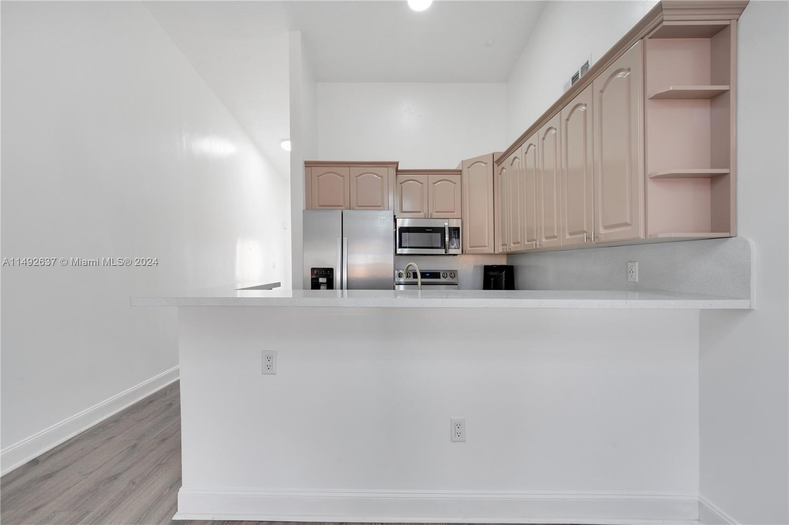 COUNTRY LAKE MANORS TOWNH - Residential Lease