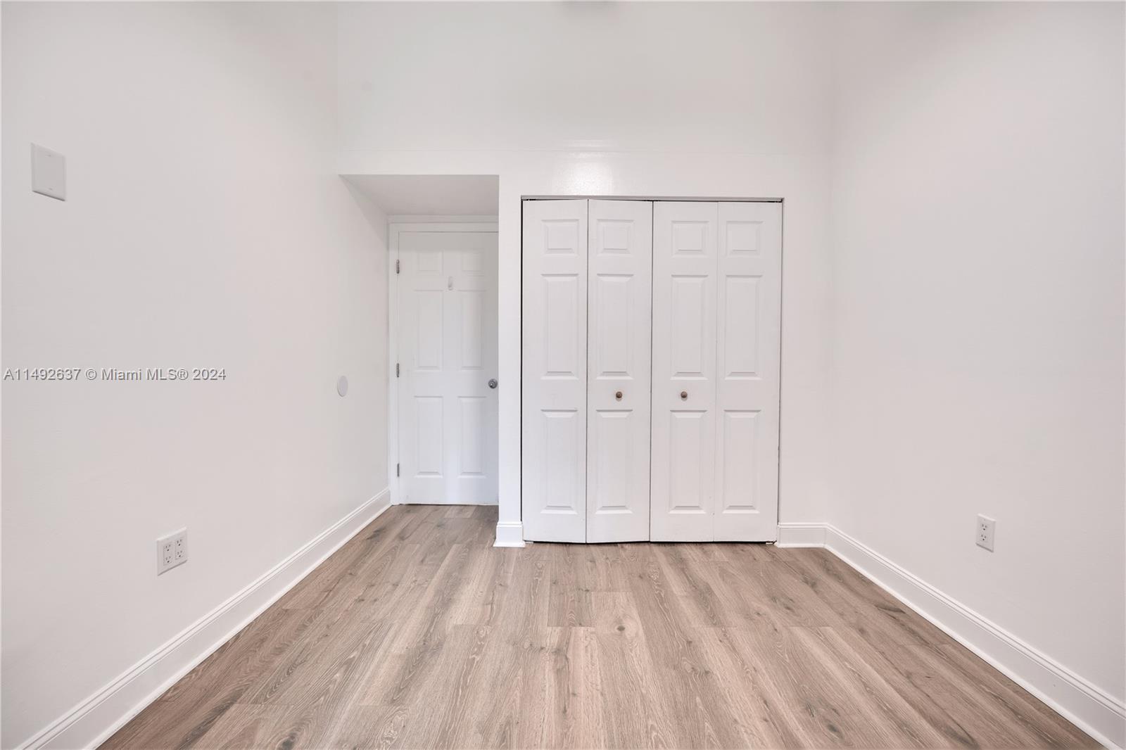 COUNTRY LAKE MANORS TOWNH - Residential Lease