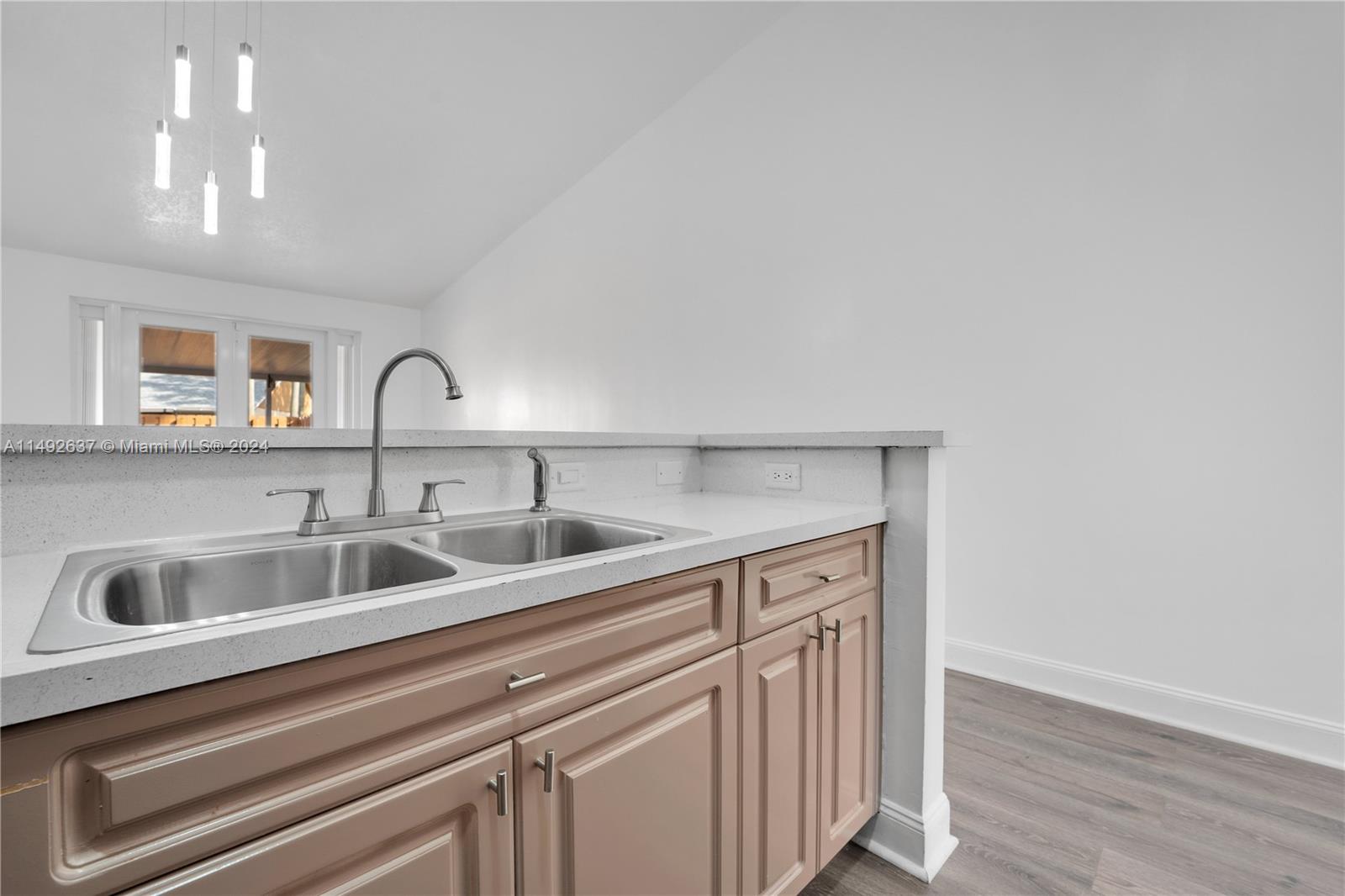 COUNTRY LAKE MANORS TOWNH - Residential Lease