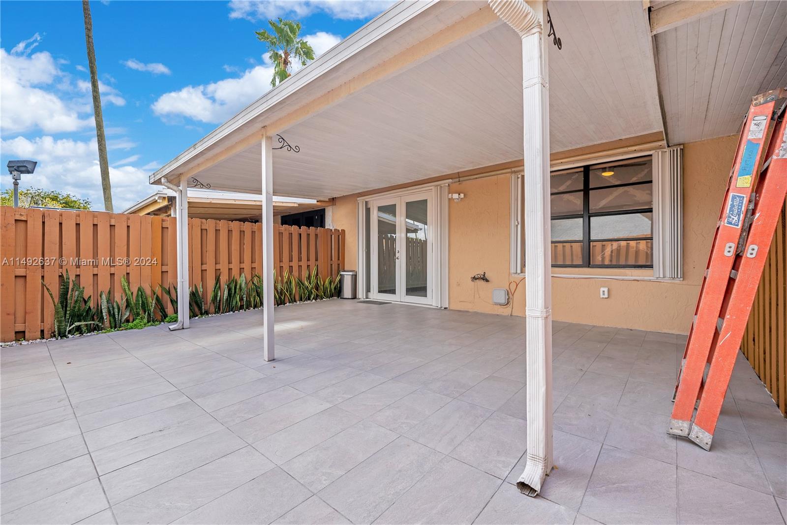 COUNTRY LAKE MANORS TOWNH - Residential Lease