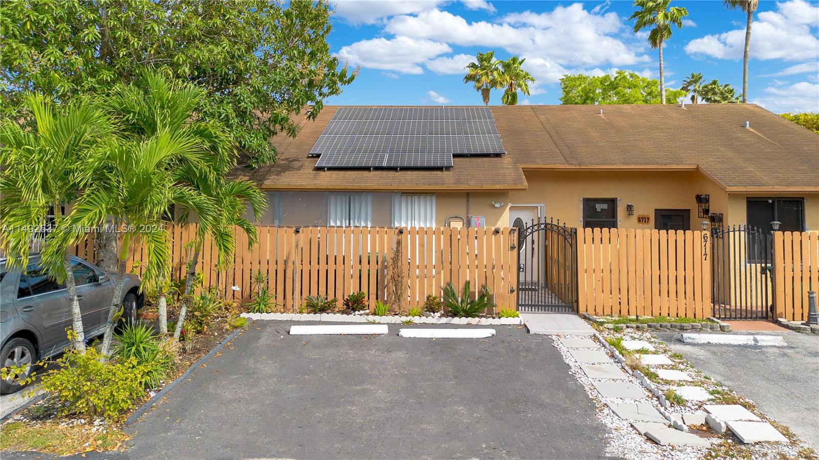 COUNTRY LAKE MANORS TOWNH - Residential Lease