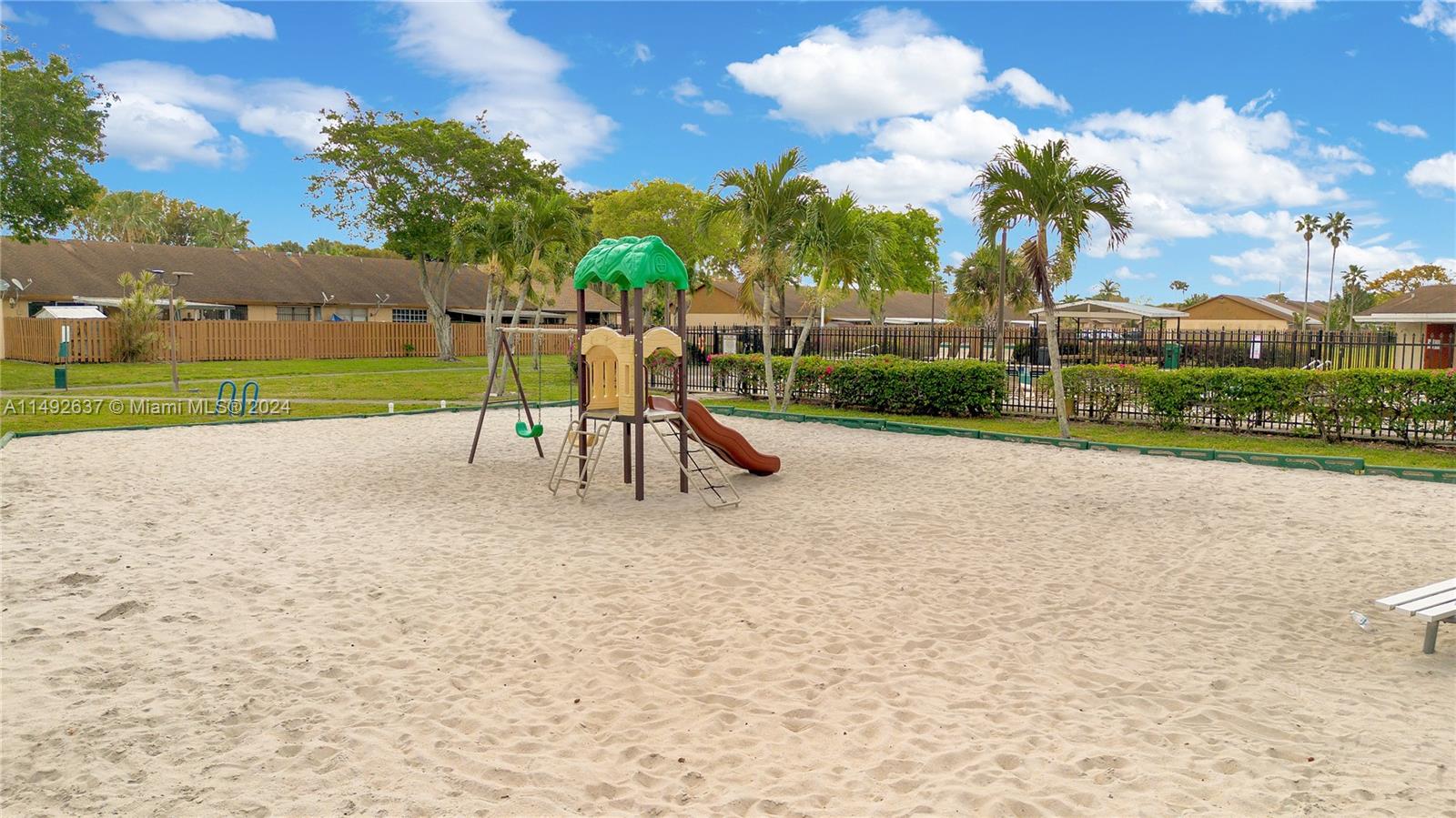 COUNTRY LAKE MANORS TOWNH - Residential Lease