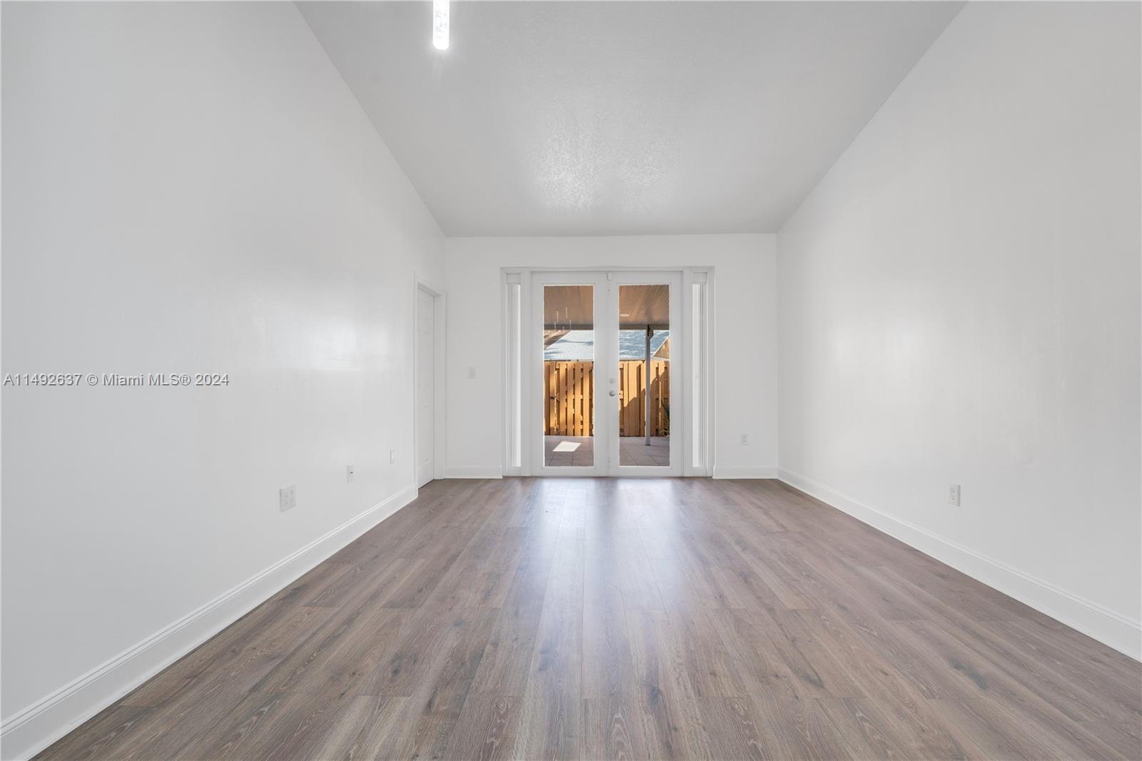 COUNTRY LAKE MANORS TOWNH - Residential Lease