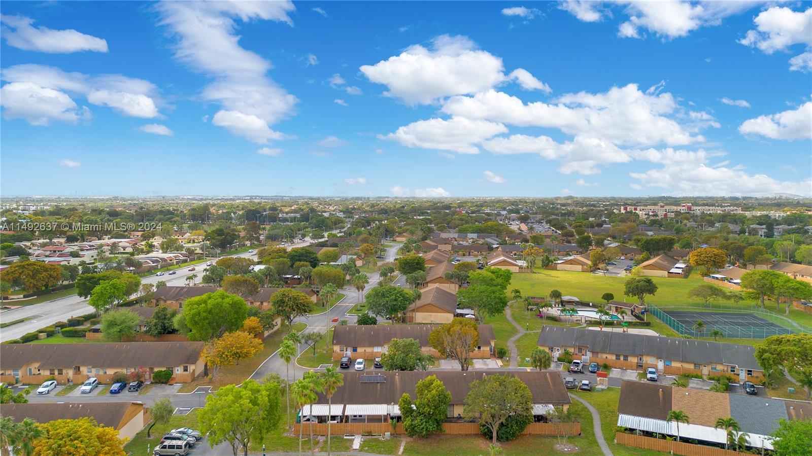 COUNTRY LAKE MANORS TOWNH - Residential Lease